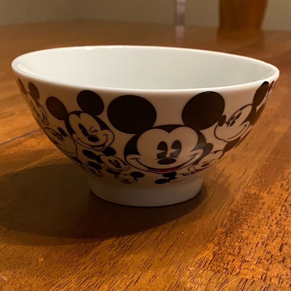 Disney Mickey Mouse 5.5”x3 Ceramic Soup/Cereal Bowl Microwave & Dishwasher Safe